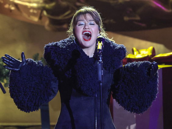 Country Roads: Kelly Clarkson