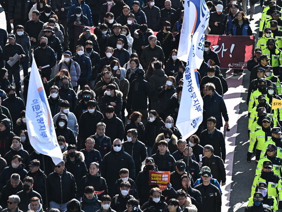 Oppositie in Zuid-Korea dreigt met afzettingsprocedure als president Yoon niet vertrekt