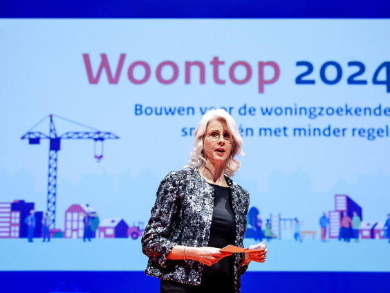 Minister Keijzer wil van overbodige regels af omtrent bouwen van woningen