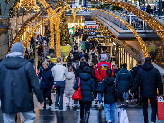 Sinterklaas verdwijnt uit de winkelstraten: is dat erg?