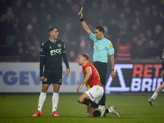 Voetballen zonder scheids in Helmond