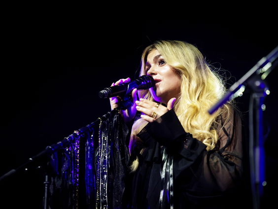 Roxeanne Hazes presenteert 'Het Holland Huis'