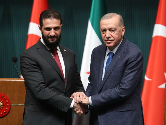 Buurlanden touwtrekken om Syrië