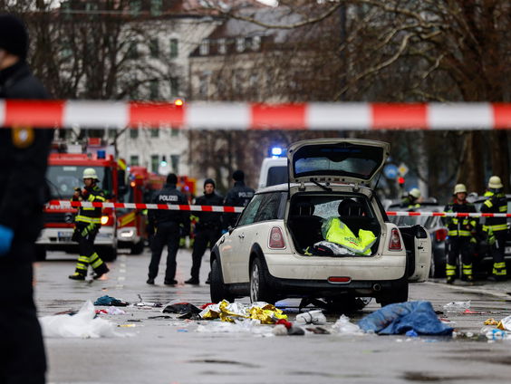 Bestuurder rijdt in op mensen in München