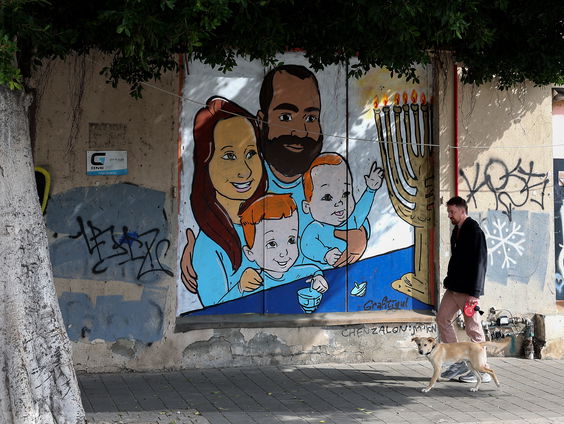 Hamas overhandigt voor het eerst overleden gijzelaars aan Israël