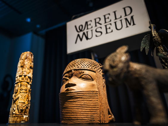 Nederland geeft Benin Bronzen terug aan Nigeria