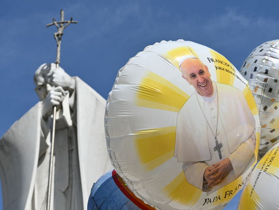 Hoe werkt de persdienst van de paus?