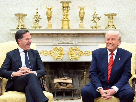 Trump is blij met sms van Rutte waarin hij bedankt voor aanval op Iran