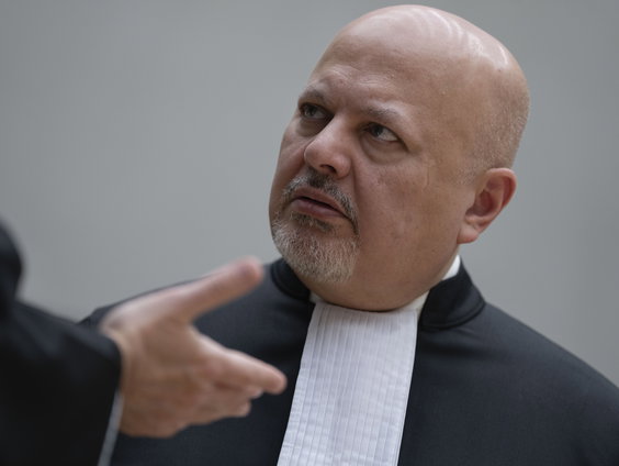 Zaak tegen hoofdaanklager Karim Khan laat scheuren in het Internationaal Strafhof zien