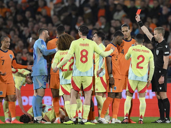 Jeroen Stekelenburg over de return tegen Spanje, de rode kaart van Hato en het debuut van Dean Huijsen