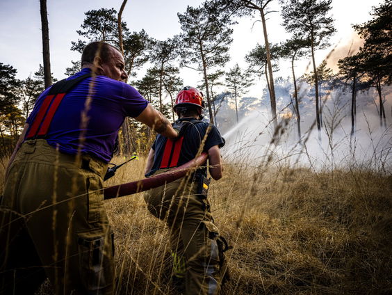 Nederlandse brandweerlieden vertrekken naar Spanje