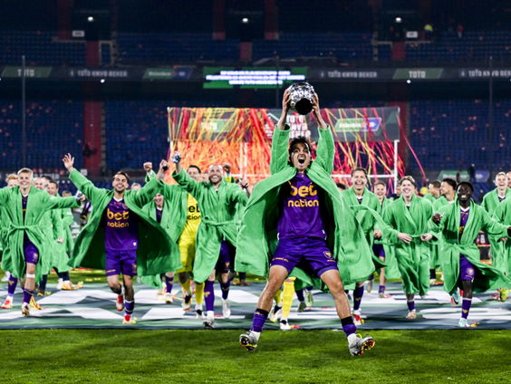 Go Ahead Eagles wint KNVB Beker. Met Mister Go Ahead Eagles John Oude Wesselink
