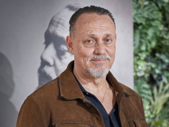 Hugo Borst blikt in nieuw boek terug op 40 jaar voetbaljournalistiek