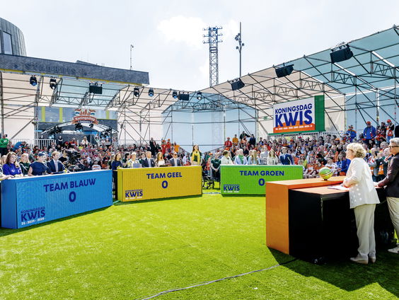 Superboeren op Koningsdag in kleine Vijverberg