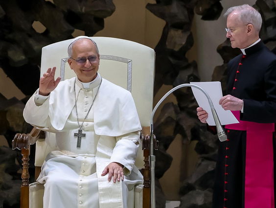Pausliefhebber Oscar Meijer op jacht naar beeldje paus Leo XIV