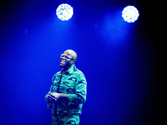 Jandino geeft jongeren kansen met FC Kip Youth Movement