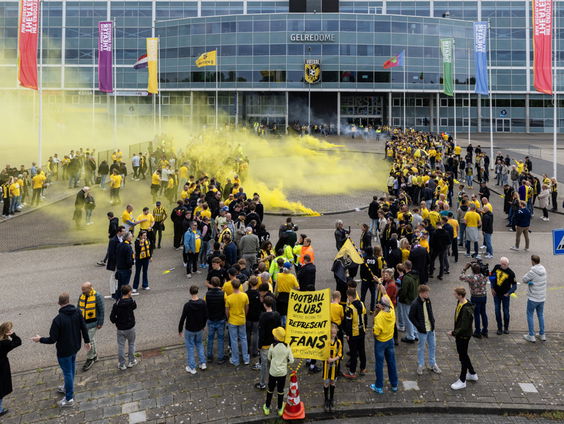 Stand.nl: 'Vitesse hoort thuis in betaald voetbal'