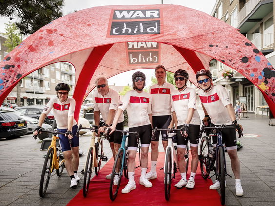 Waarom fietsen The Analogues naar Oekraïne?