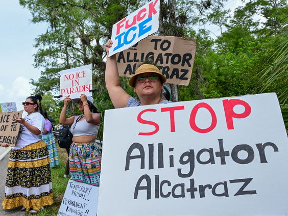 President Trump op bezoek bij berucht detentiecentrum ‘Alligator Alcatraz’
