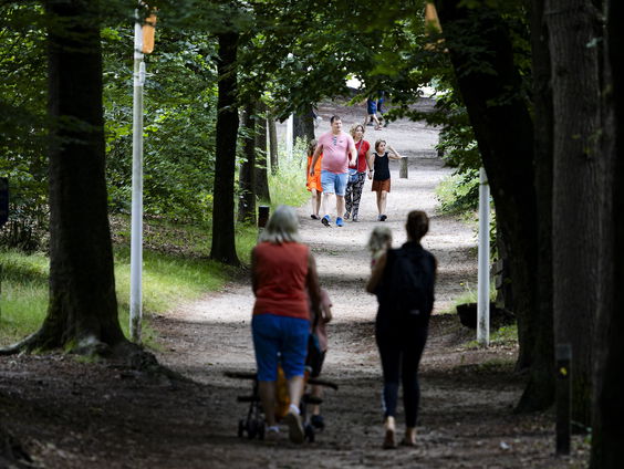 Moeten jonge vaders en moeders meer ouderschapsverlof krijgen?