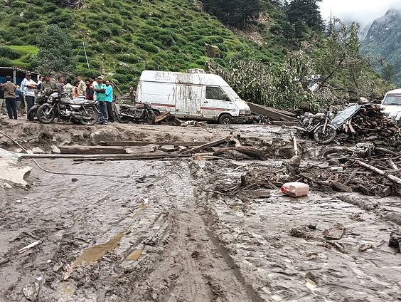 Zeker 56 doden bij overstromingen in Kashmir