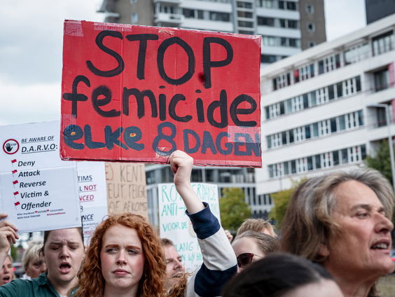 Kamermeerderheid wil maatregelen om vrouwengeld te stoppen