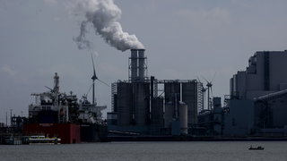 We weten niet wat er boven onze vitale locaties vliegt, en dat is een groot ...