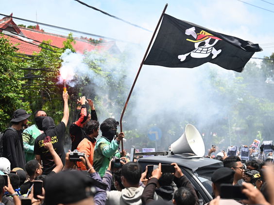 Indonesische president doet concessies na dagen van dodelijke protesten