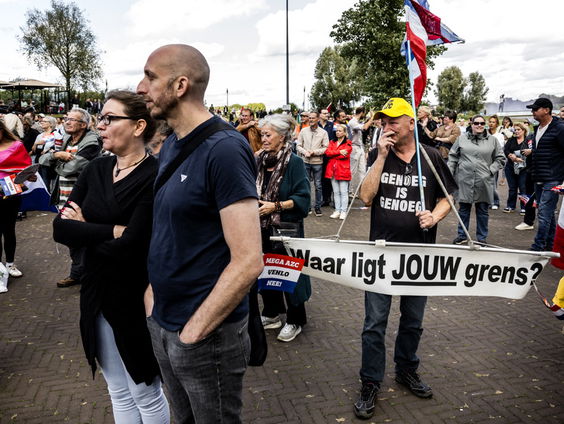 Stand.nl: 'De gewelddadige protesten tegen AZC's geven een vertekend beeld'