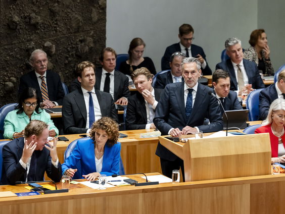 Hoe staat het met het vertrouwen in de politiek van Nederland?