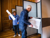 Stemmen per volmacht afschaffen?