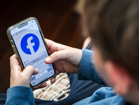 Australiƫ eerste land ter wereld met leeftijdsgrens voor gebruik sociale media