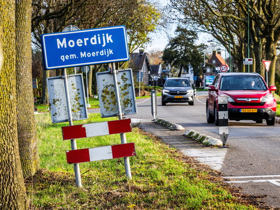 Waarom moet het dorp Moerdijk wijken voor industrie?