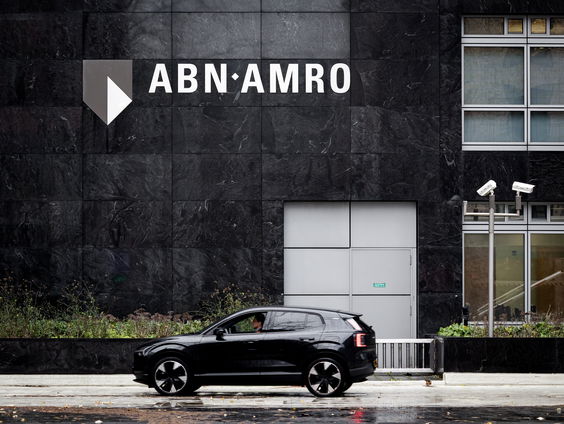 ABN AMRO zet het mes in de eigen organisatie