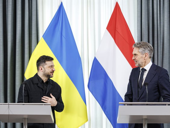 Wie dicteert de vrede?