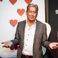 Hans Kazàn gaat zijn goocheltruc veilen