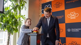 Hoe kijkt de burgmeester van Dokkum terug op 'Keningsdei'?