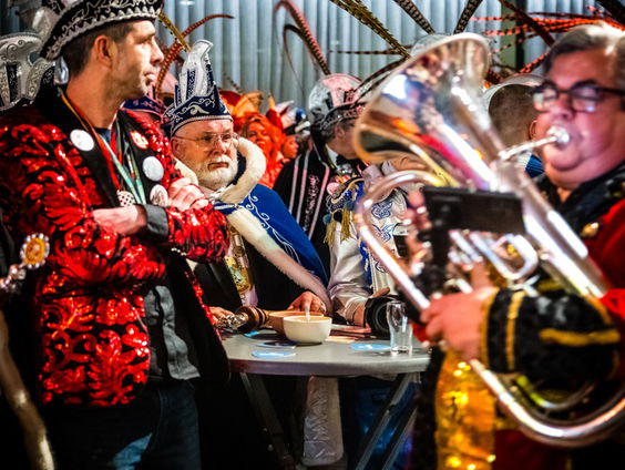 Kapotte instrumenten worden gerepareerd voor carnaval