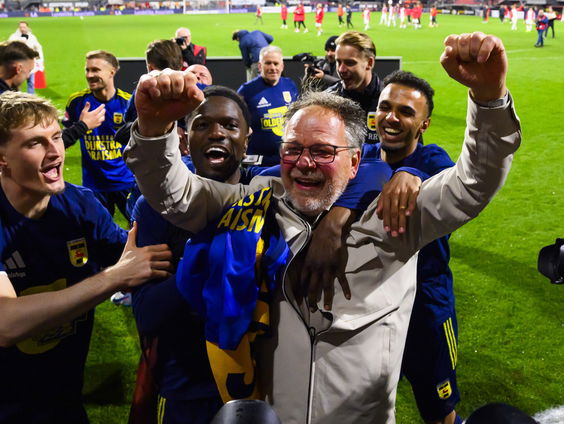 Jantina viert het kampioenschap van SC Cambuur