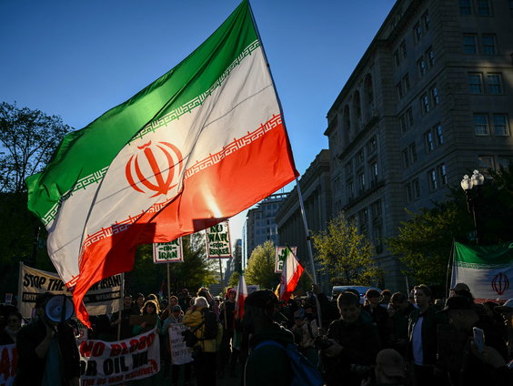 Iran-oorlog: Fragiel staakt-het-vuren, een missie bij de Straat van Hormuz en Trump