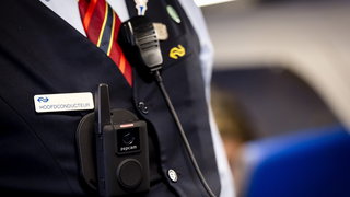 FNV Spoor blij met bodycam voor conducteurs