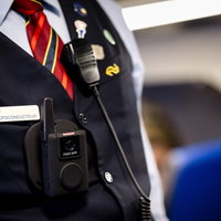 FNV Spoor blij met bodycam voor conducteurs