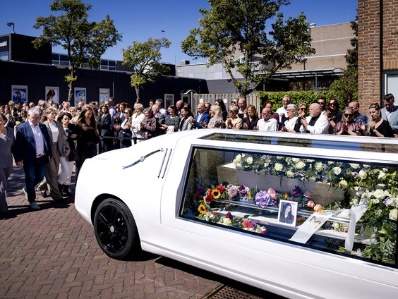 Waar de publieke rouw voor een onbekende vandaan komt