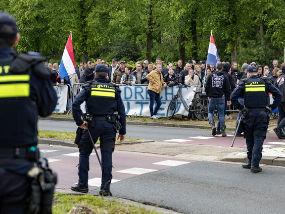 Wordt geweld in de politiek genormaliseerd?