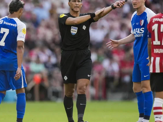 Stand.nl: 'De druk op voetbalscheidsrechters is te groot'