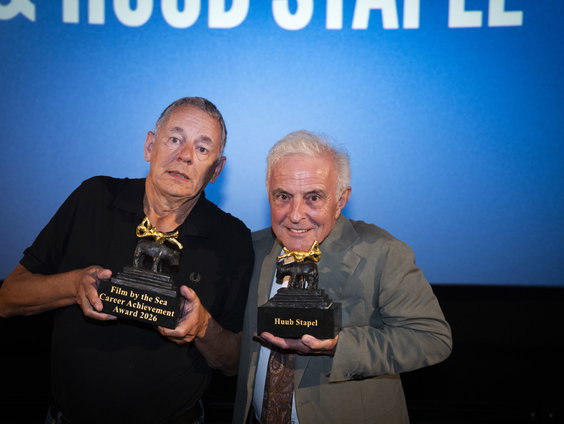 Dick Maas ontvangt ereprijs bij Film by the Sea en bereidt zich voor op de musical van Flodder