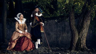 Jasper en Angela dragen graag historische kleding die ze zelf maken