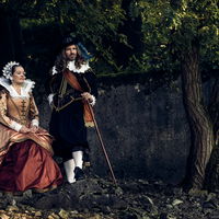 Jasper en Angela dragen graag historische kleding die ze zelf maken