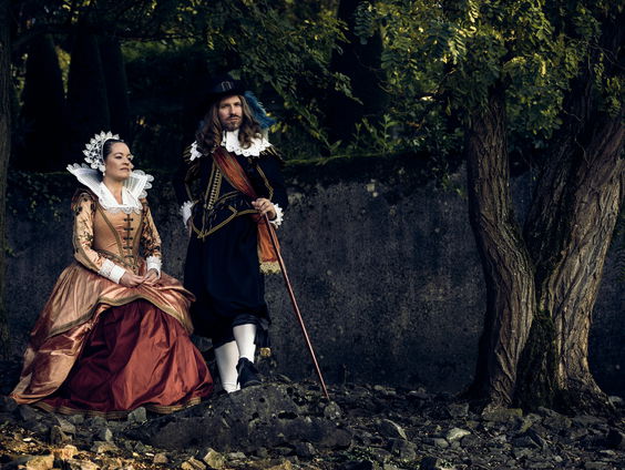 Jasper en Angela dragen graag historische kleding die ze zelf maken