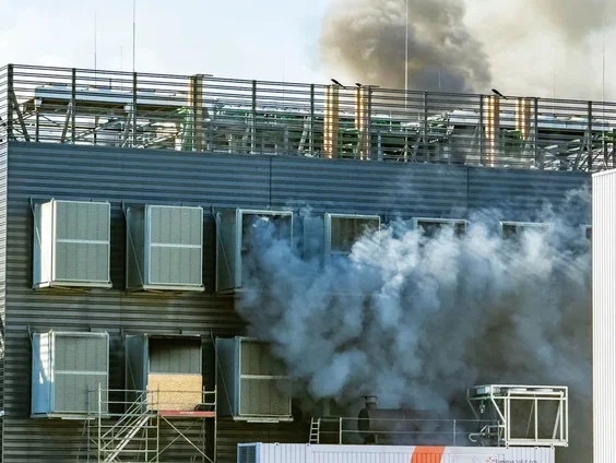 Storingen in hele land door brand datacenter Almere, brand onder controle